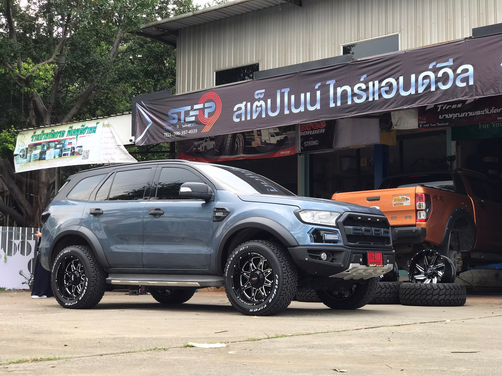 FORD EVEREST ล้อ COSMIS CROWN ผลงานจาก STEP9