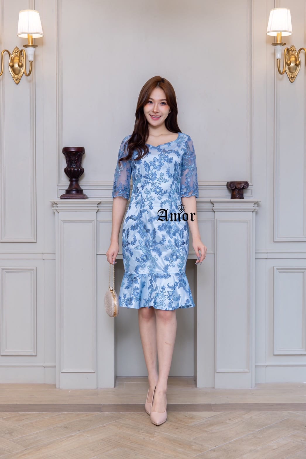 ชุดราตรี เดรส ผ้าไหมปัก และกริ๊ตเตอร์กากเพชร😍ชุดนี้เก๋ที่ระบายตรงชายกระโปรงฟรุ้งฟริ้งมากค่ะ ชุดมีซิปหลัง งานคุณภาพ