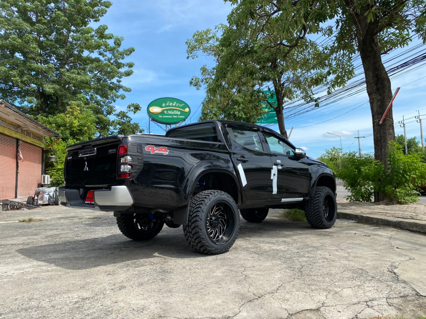 TRITON ป้ายแดงจัดทรงเมกาที่ STEP9