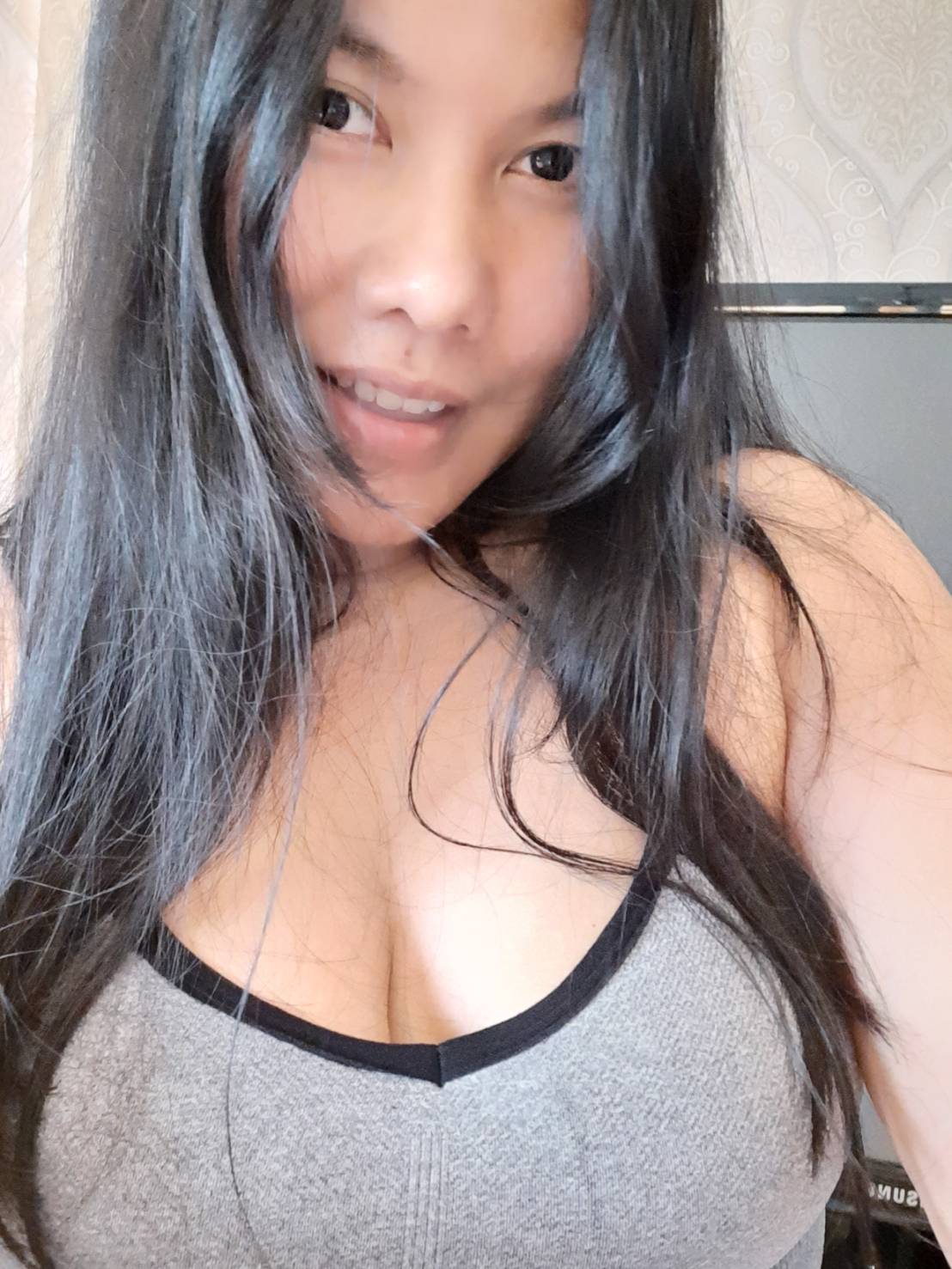 เสื้อสายเดี่ยวสายไขว้