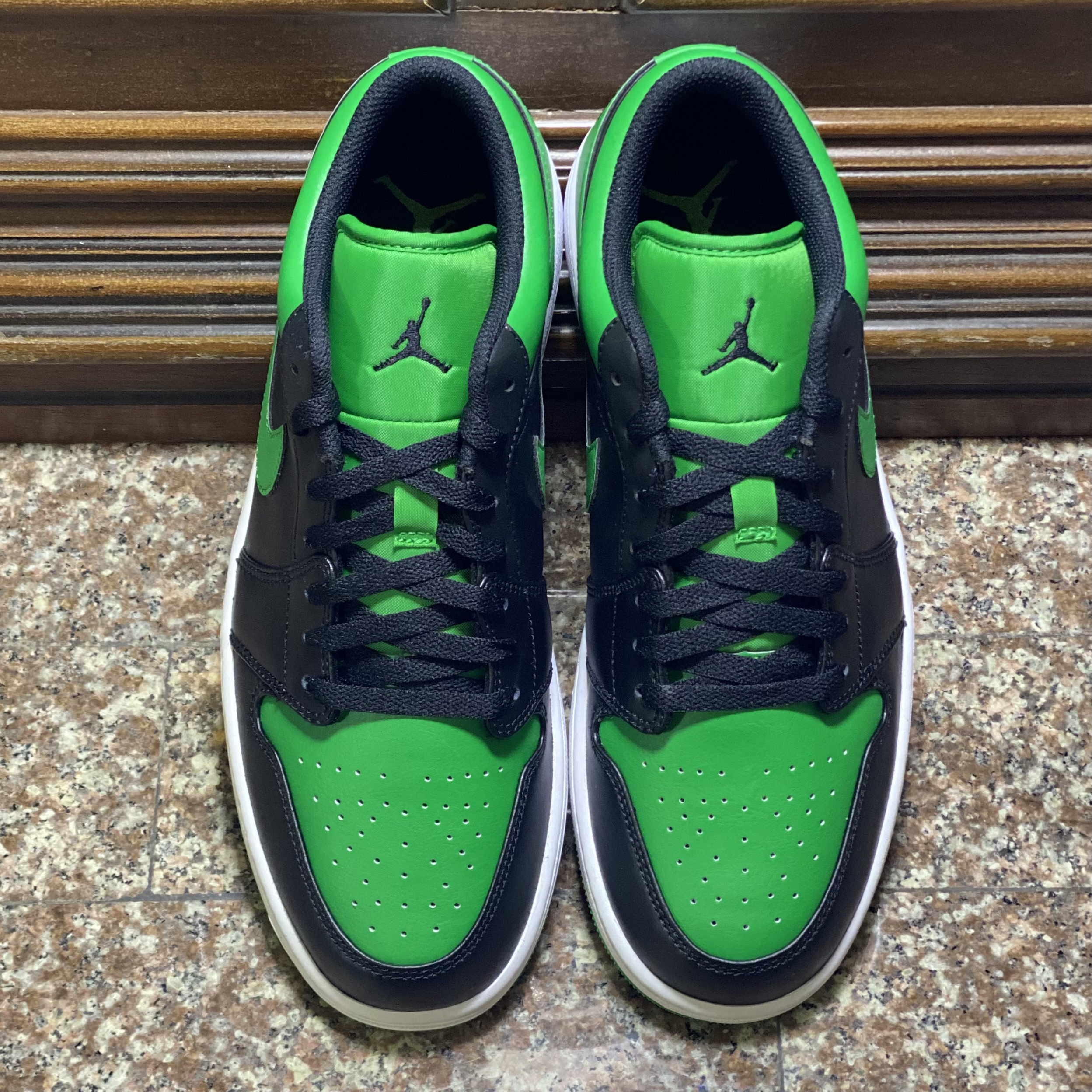 รองเท้า Nike Air Jordan 1 Low ‘Lucky Green’ (M10US)