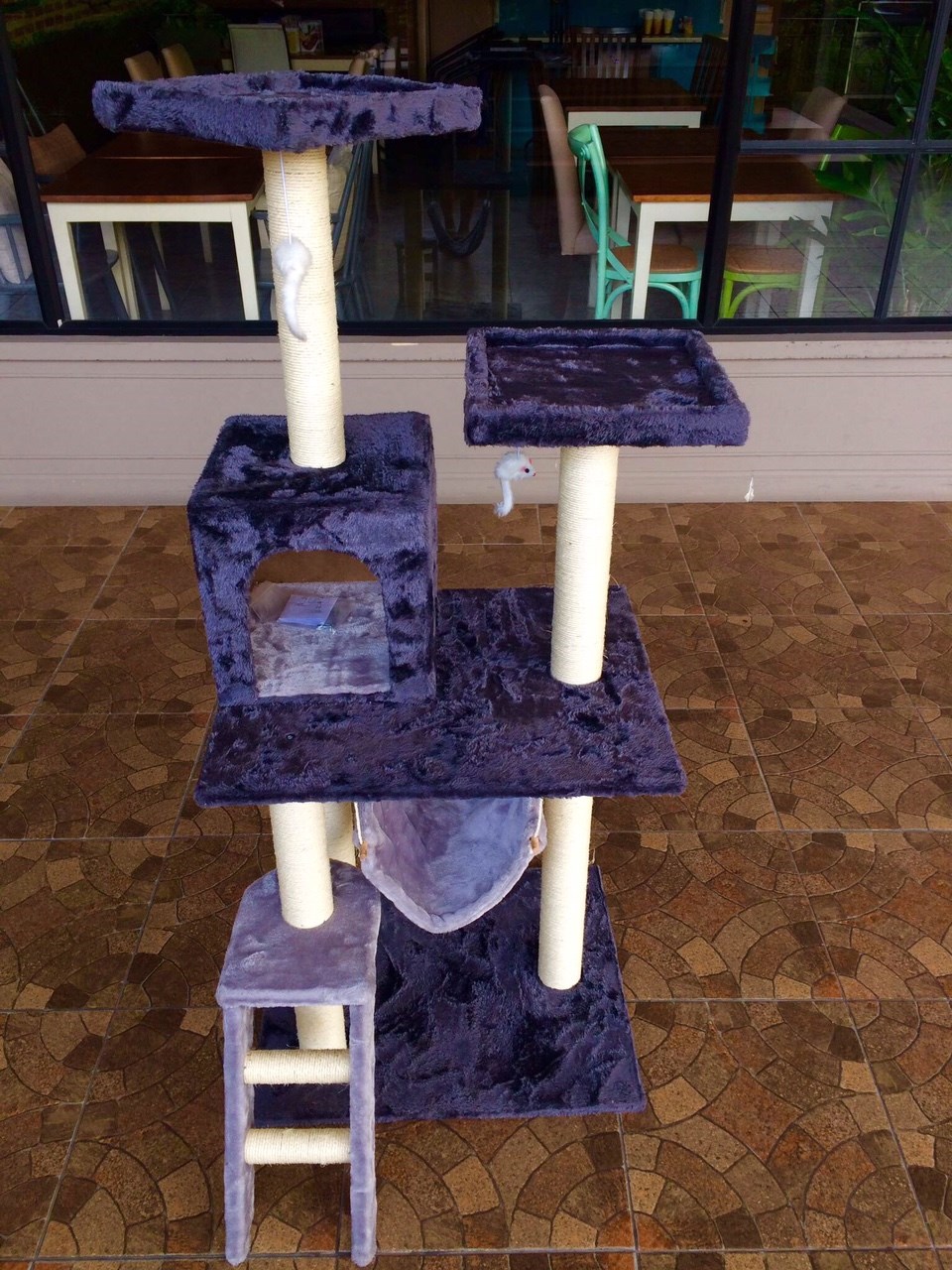 คอนโดแมว โทนม่วง พร้อมที่ลับเล็บ ที่นอน