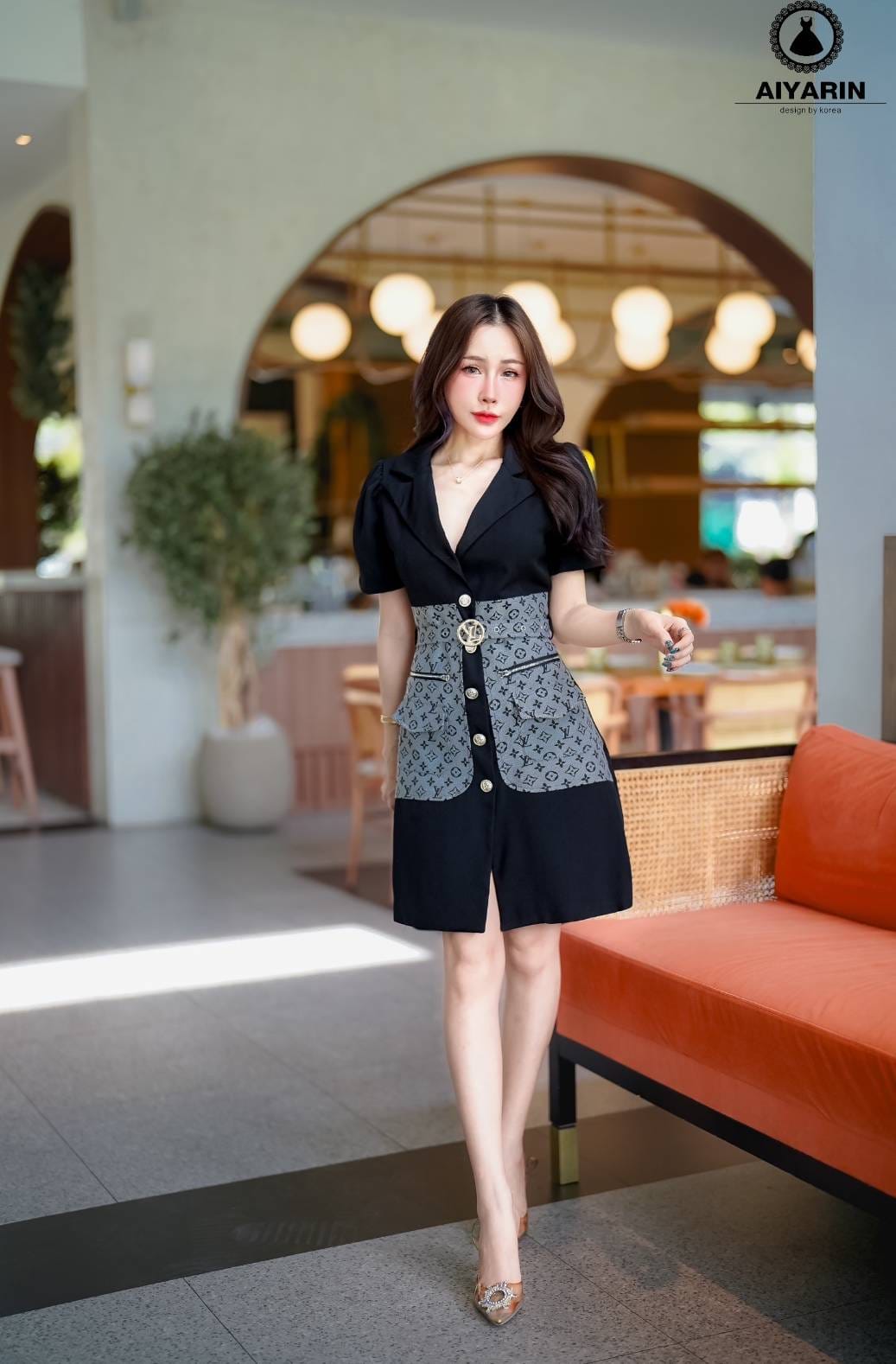 เดรสบอดี้สูทกระโปรงผ้าทอเนื้อดีมากมีนำ้หนักมากๆๆกระดุมสวยไฮโซ มีเข็มขัดเเบรนด์เเถมมาหั้ยเข้ากับชุดคะดูไฮโซเน้นนะว่าผ้าหนาดีมั้กๆมีนำ้หนักมากๆๆ