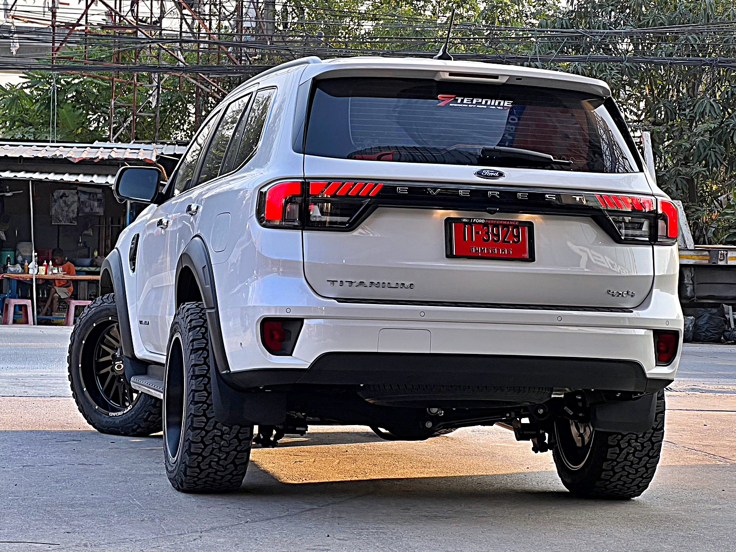 FORD EVEREST NEXTGEN แต่งวทรงเมกาที่ STEP9