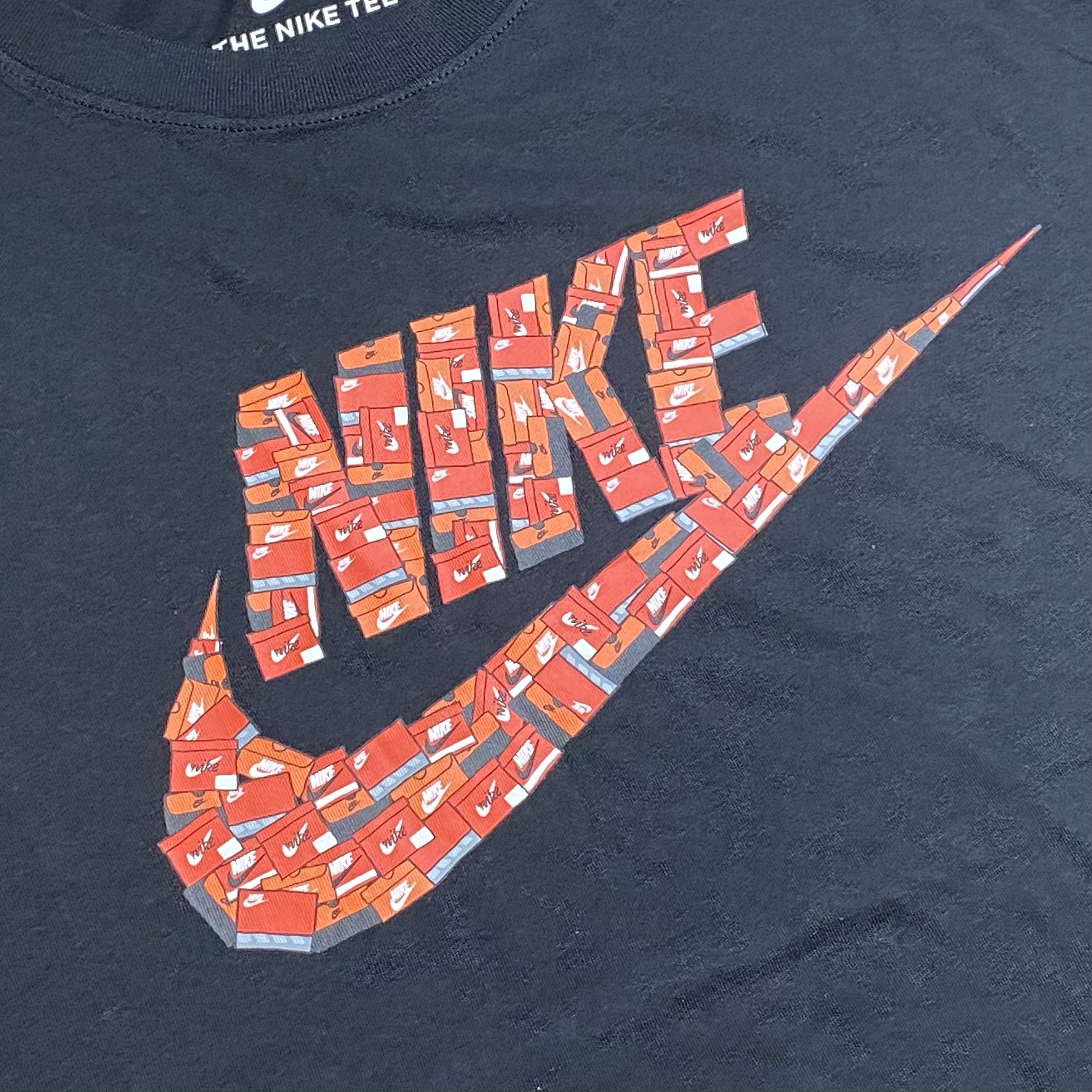 เสื้อ Nike Dri-Fit Futura ShoeBox T-Shirt (S)
