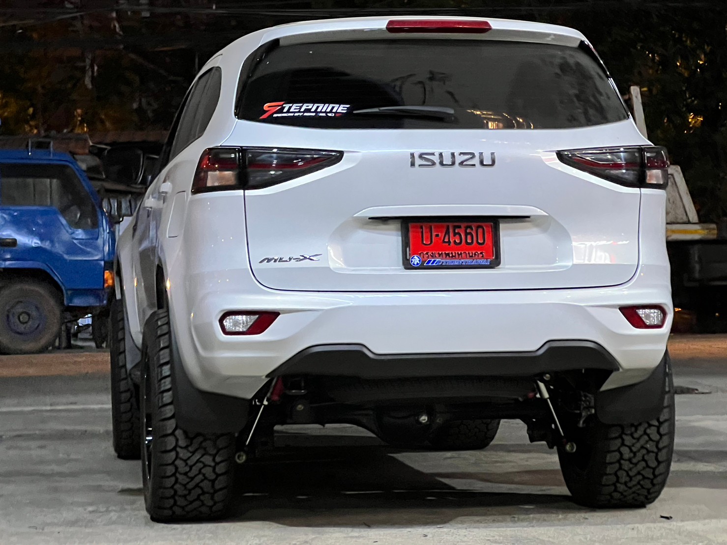 ISUZU MU-X แต่งทรงเมกาที่ STEP9