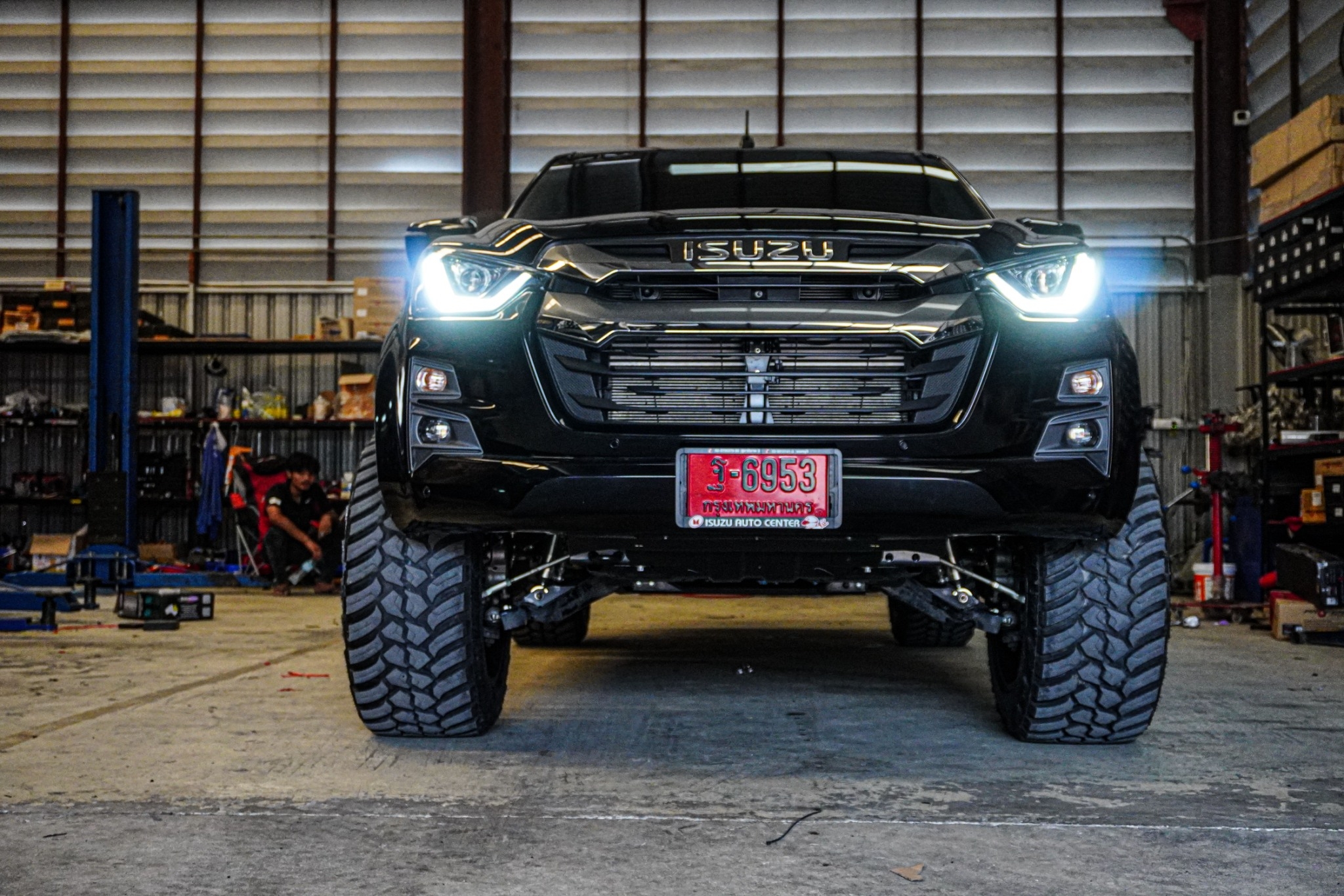ISUZU V-CROSS แต่งทรงเมกาที่ STEP9