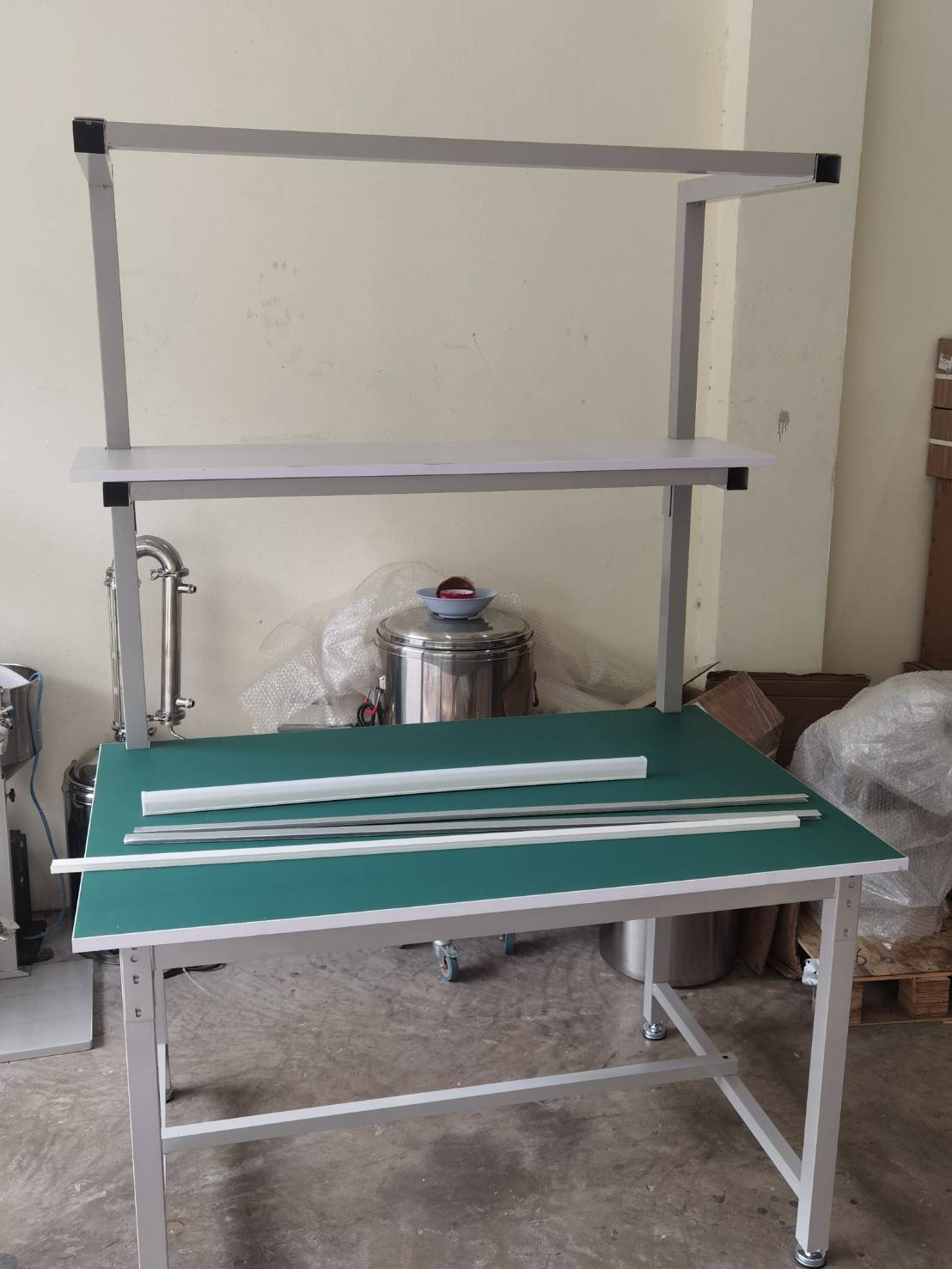 โต๊ะทำงานกันไฟฟ้าสถิต สำหรับโรงงานอิเล็กทรอนิกส์ โต๊ะปฏิบัติงาน รุ่น LYF