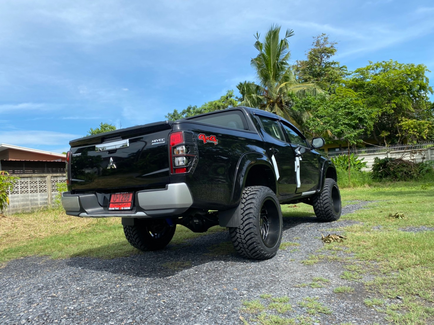 TRITON ป้ายแดงจัดทรงเมกาที่ STEP9