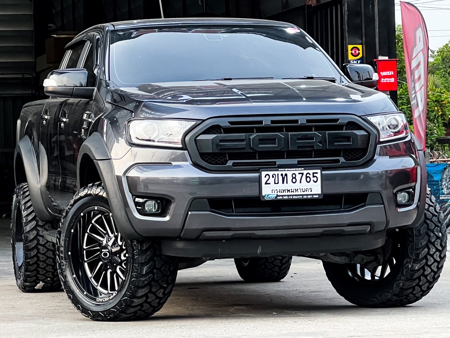 FORD RANGER ทรงเมกา แต่งครบ จบที่STEP9