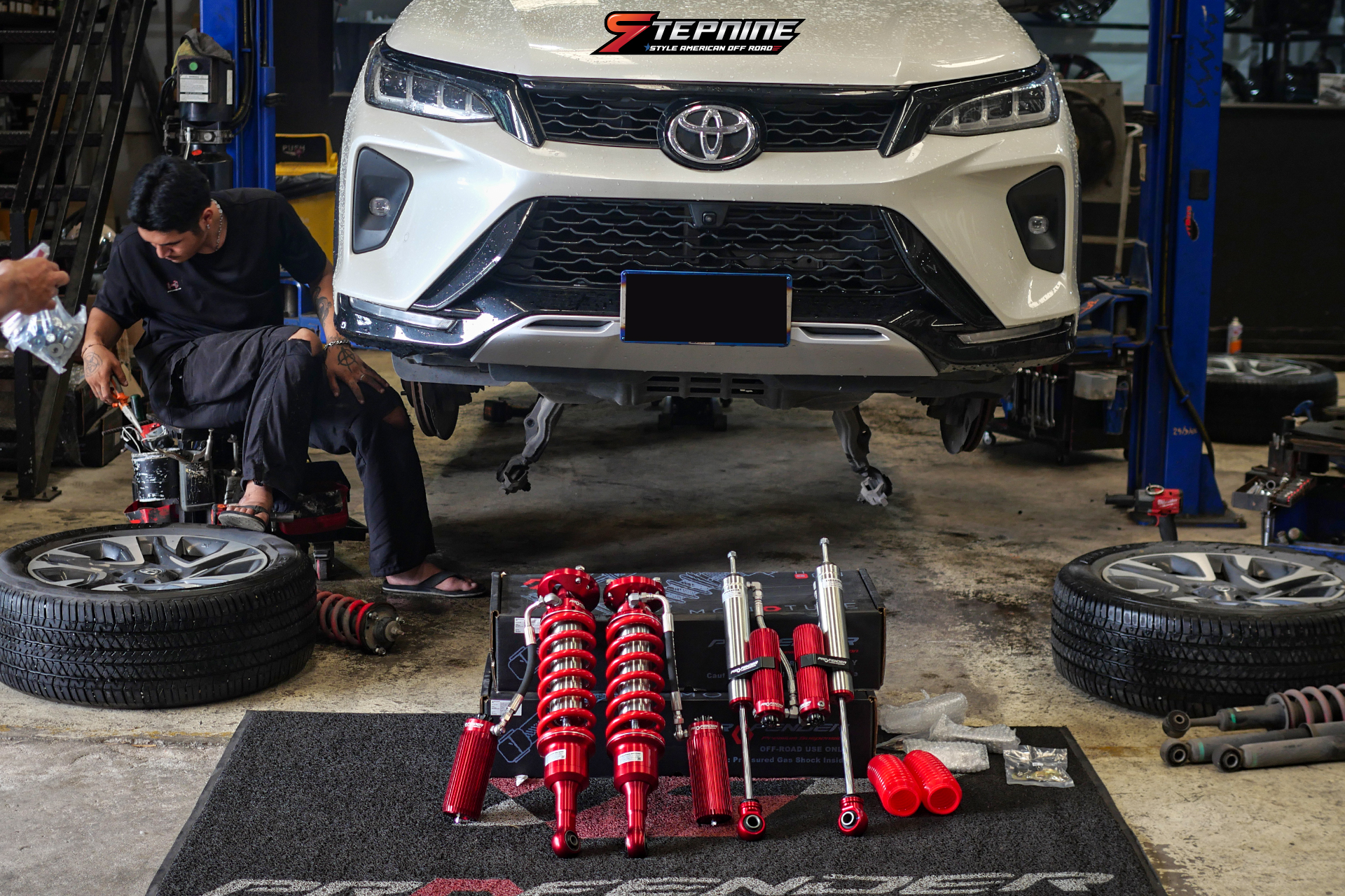 ชุดโช้คยอดฮิตสำหรับ Toyota Fortuner หน้า OEM2.5 หลัง Piggyback ที่ STEP9