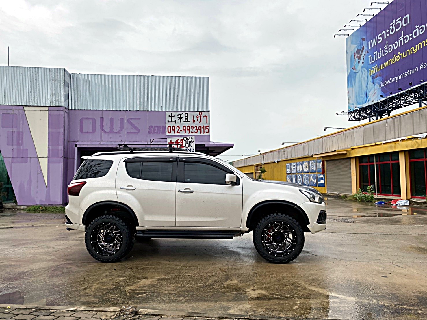 MU-X ทรงเมกา หล่อที่ STEP9