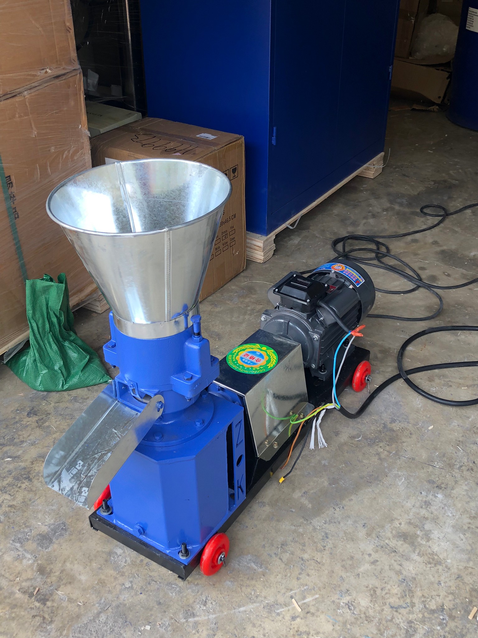 🌈13168 เครื่องอัดเม็ดอาหารสัตว์ อาหารอัดเม็ด แมว ปลา ไก่ นก วัว ใช้งานง่าย รุ่น 125 220v 4kw. animal feed pellet machine