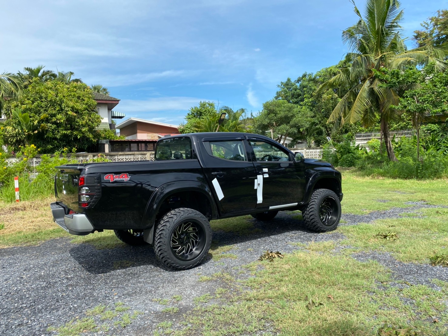 TRITON ป้ายแดงจัดทรงเมกาที่ STEP9