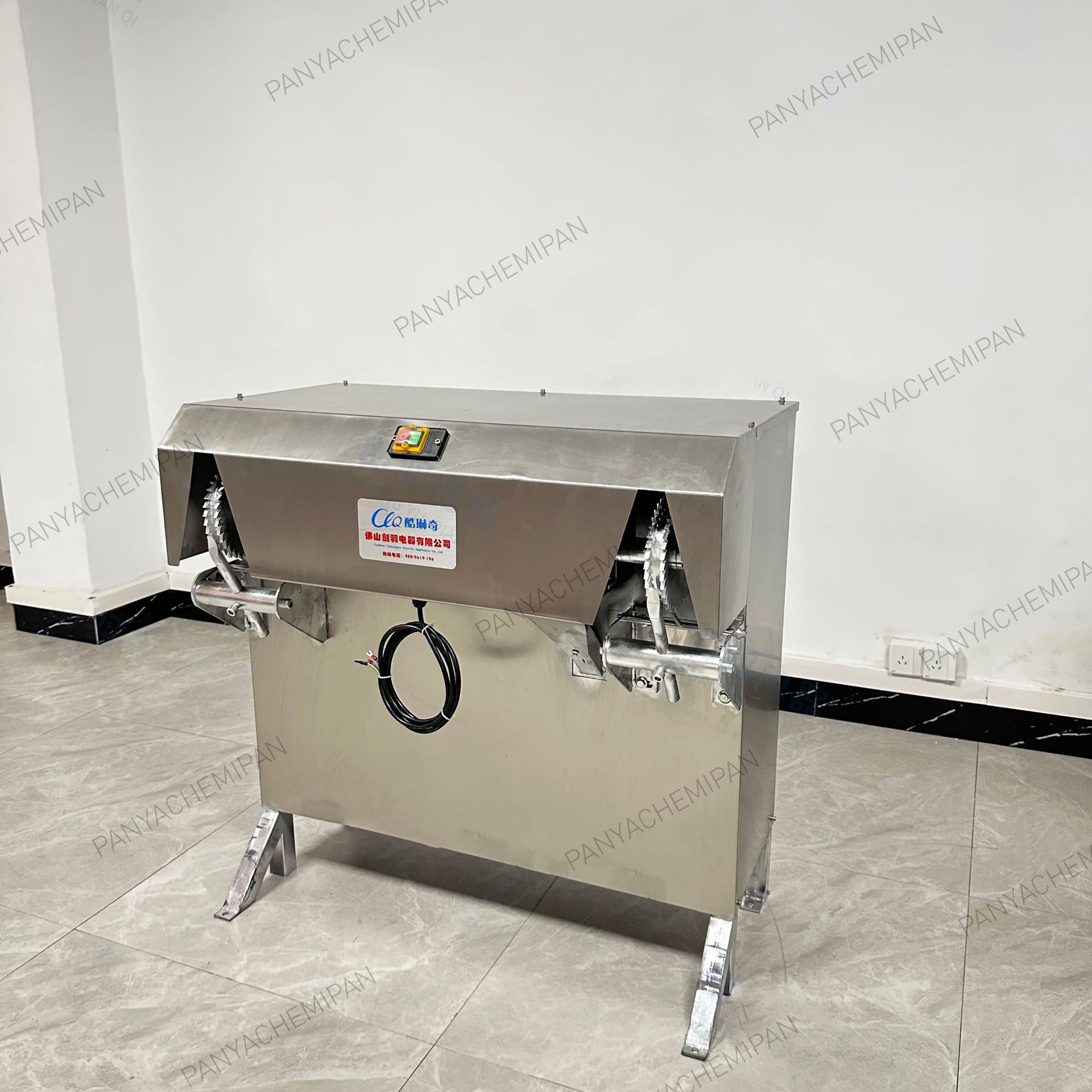 23596 เครื่องปอกเปลือกมะพร้าวสำหรับมะพร้าวทุกสายพันธุ์!