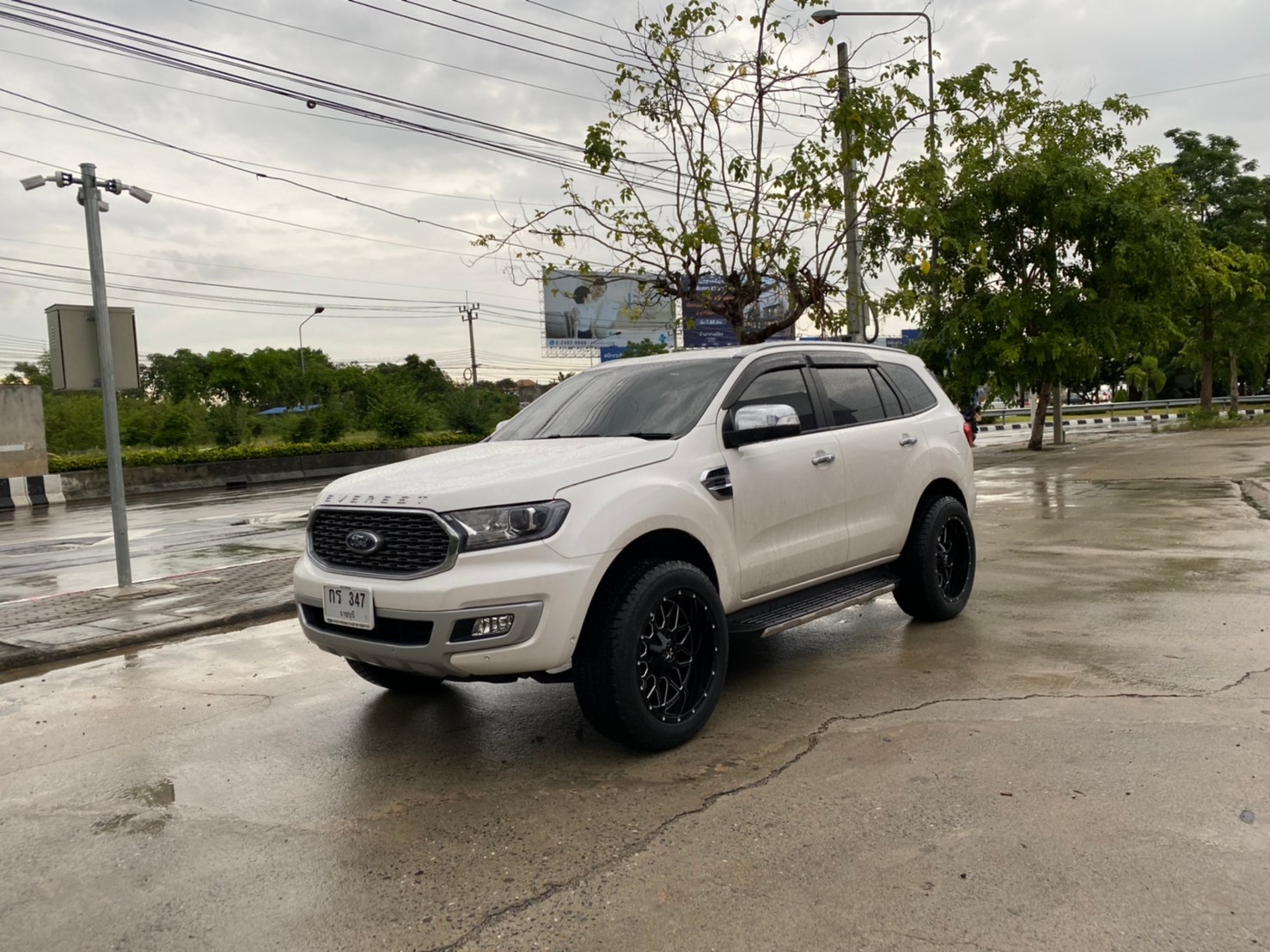 FORD EVEREST แบบไม่ยก