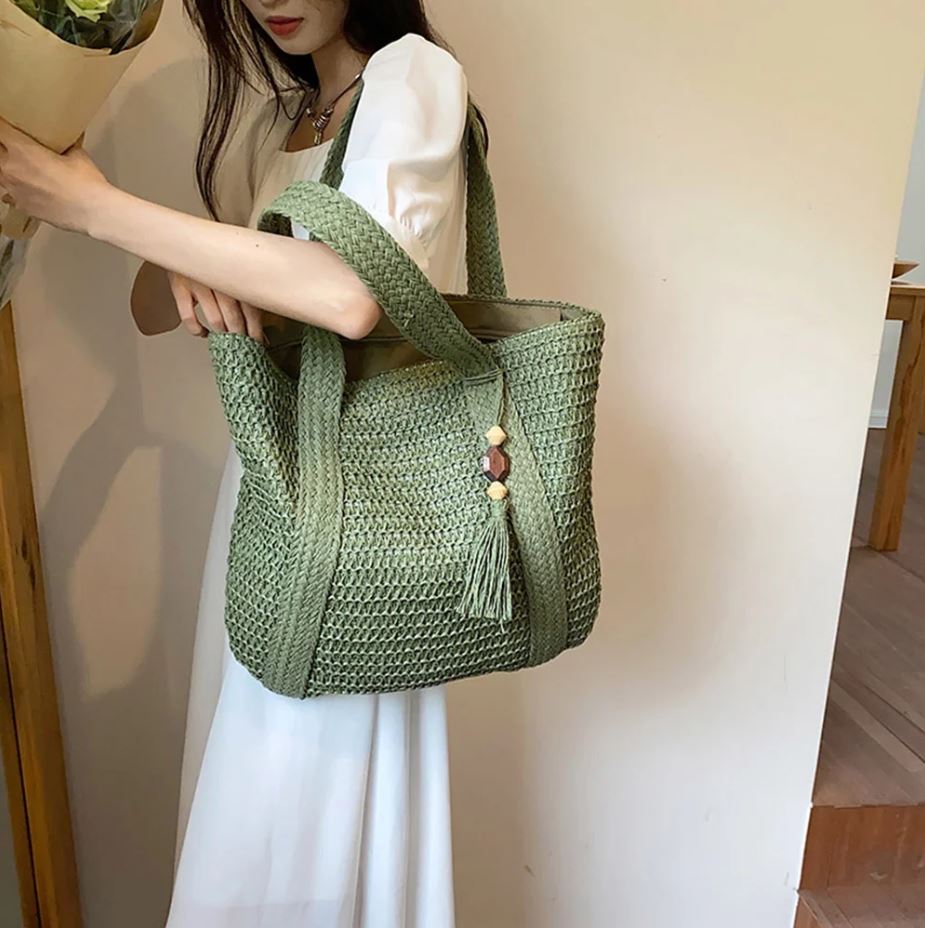 กระเป๋าสาน สะพาย ใบใหญ่ แต่งพู่ห้อย 🍨