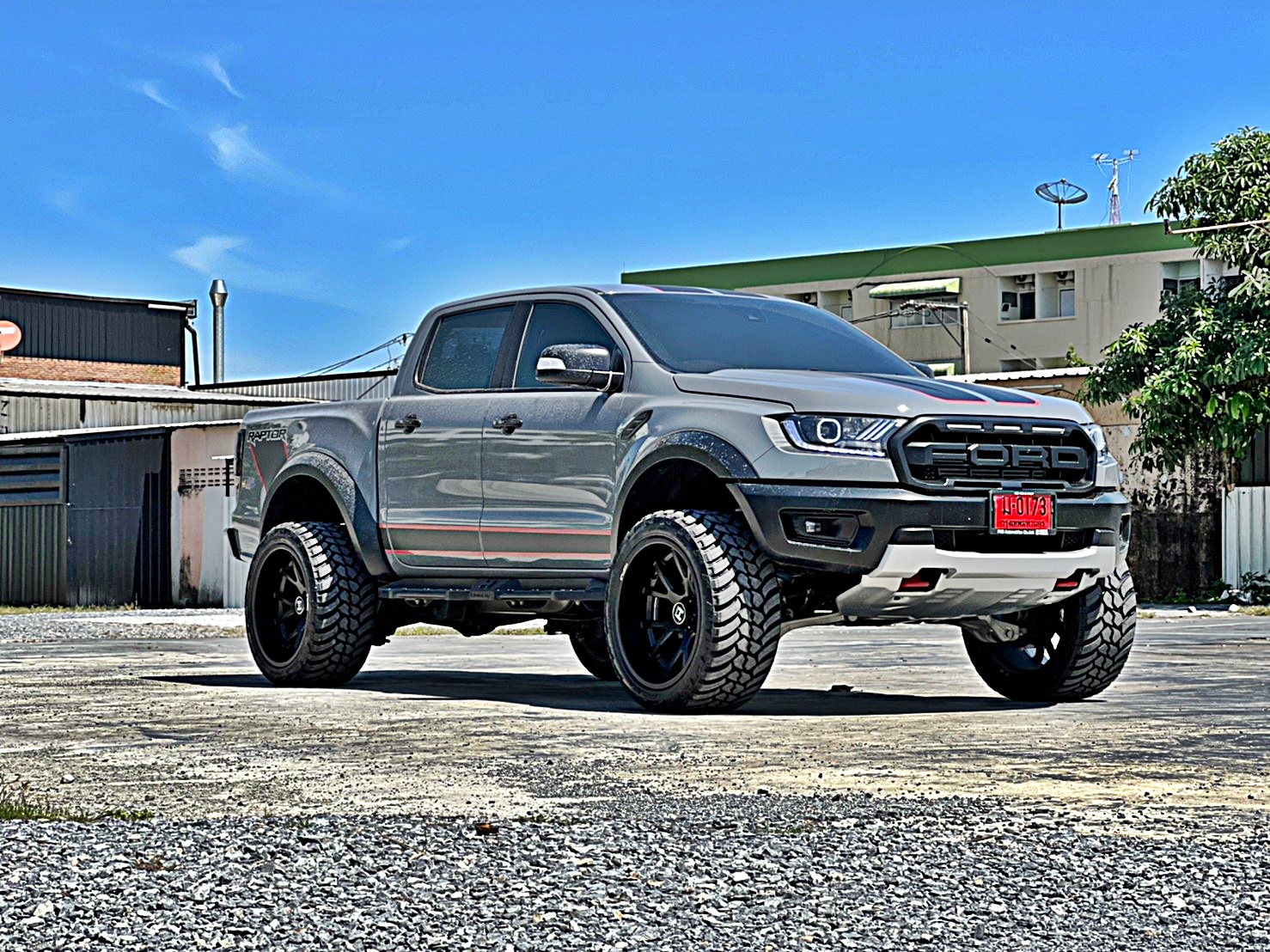 FORD RAPTOR ทรงเมกา่ ล้อ HOSTILE H113