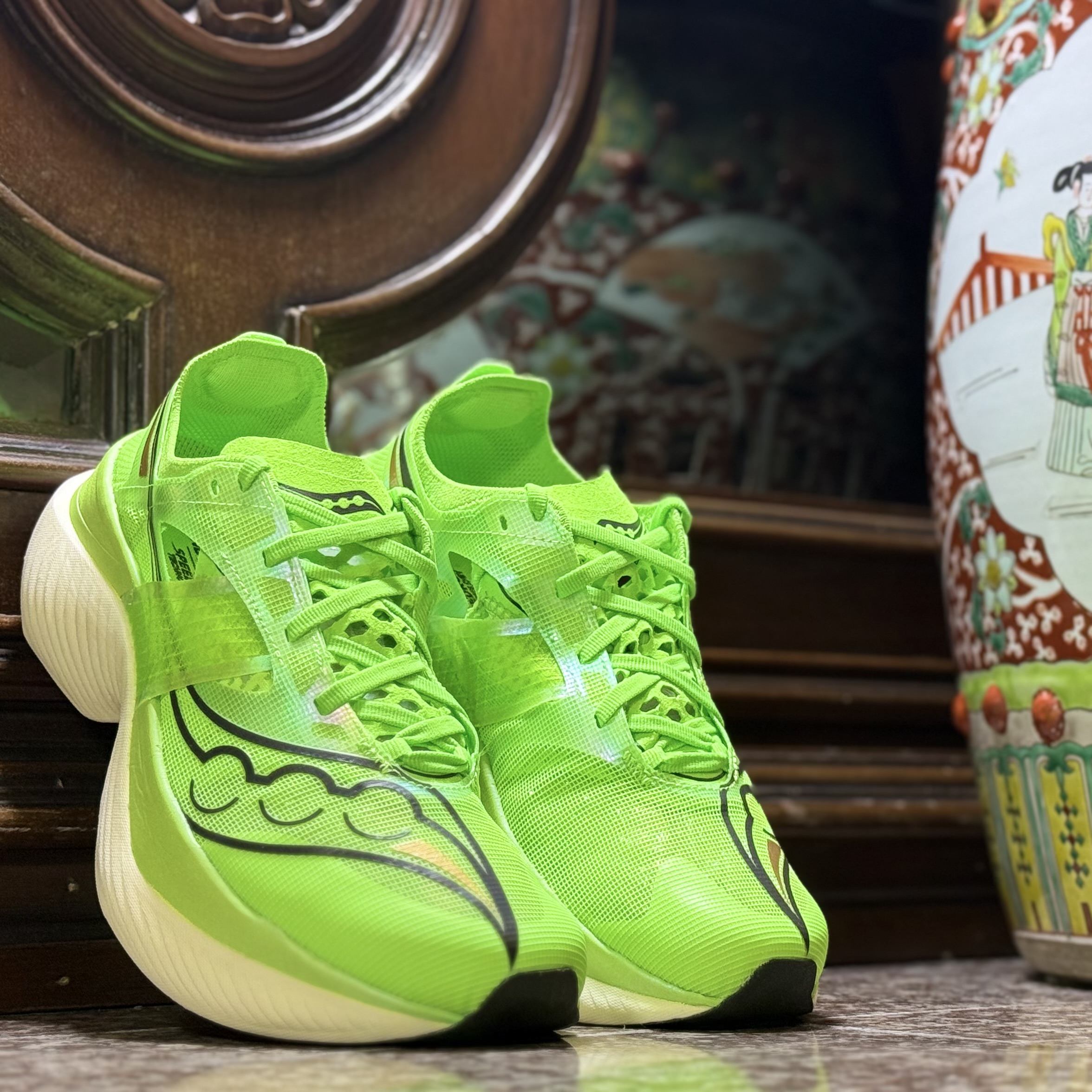 รองเท้าวิ่ง Saucony Endorphin Elite ‘Slime’ (M9US)