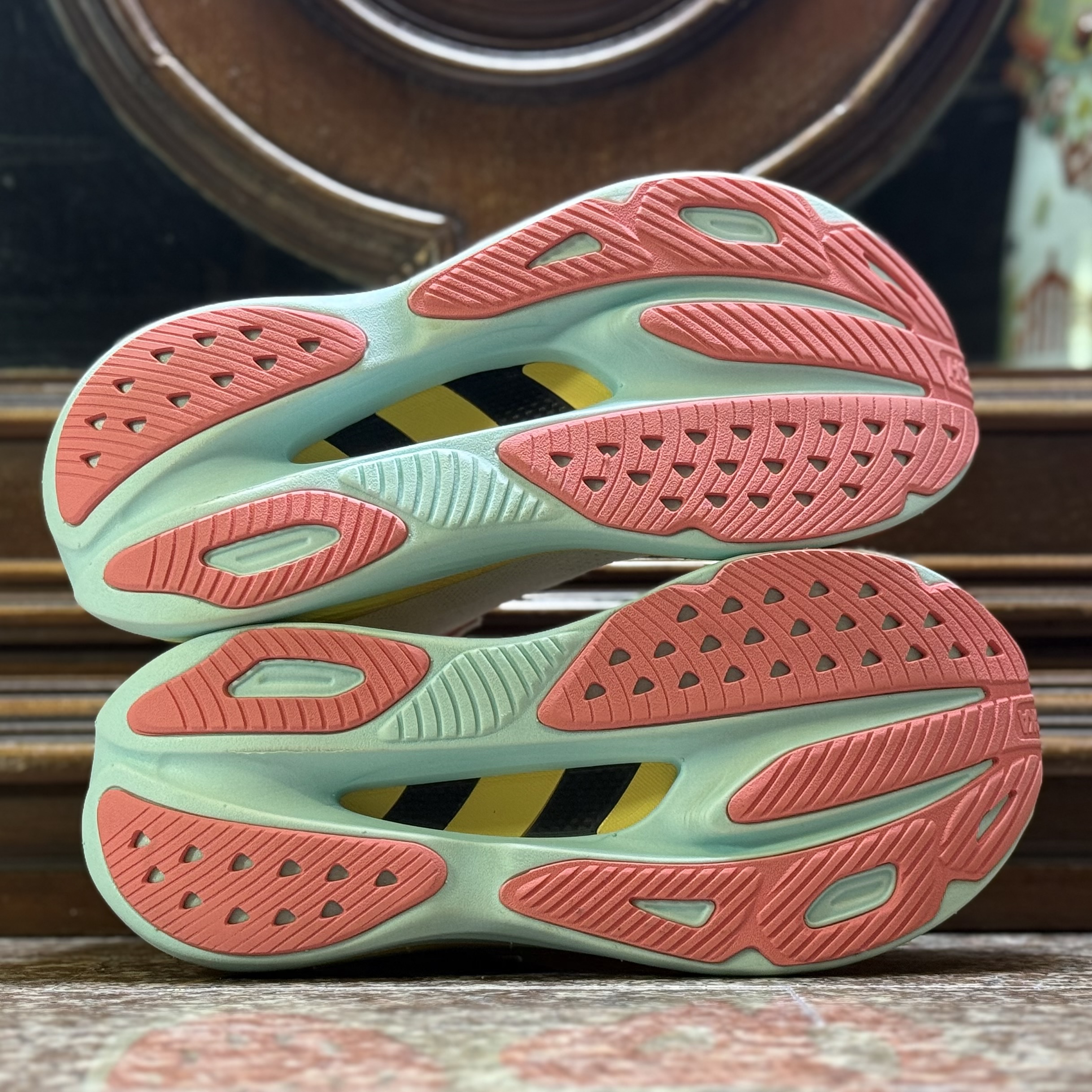 รองเท้าวิ่ง HOKA Skyward X Women #มือ2 (W8.5US)