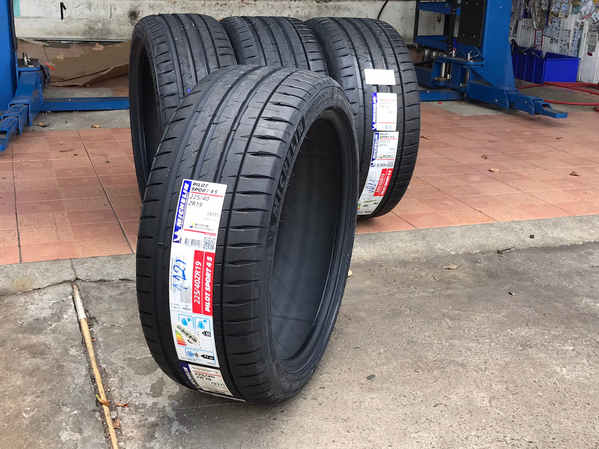 MICHELIN PILOT SPORT4S 225/40-19 ราคาถูกสั่งได้ทุกรุ่นที่ STEP9