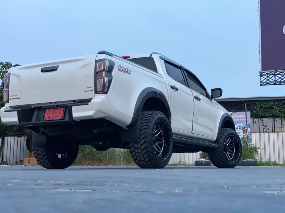 D-MAX มาไกลจากอุบลราชธานี จัดทรงเมกาที่ STEP9