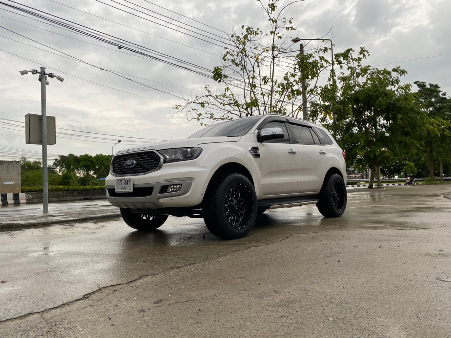 FORD EVEREST แบบไม่ยก