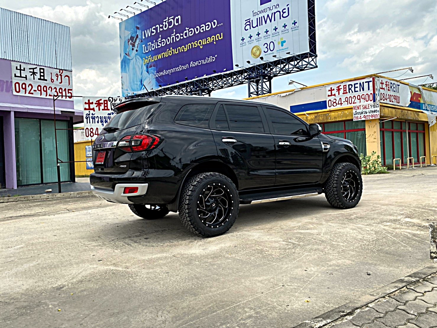 FORD EVEREST ป้ายแดงจัดล้อ20 แบบไม่ยก
