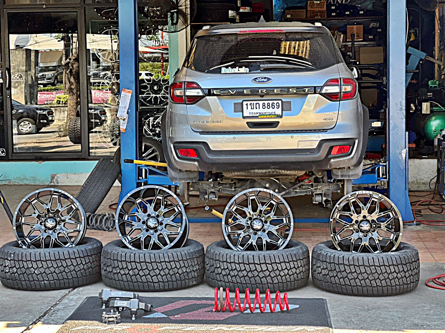 FORD EVEREST ทรงเมกา ล้อ FORCE ที่ STEP9