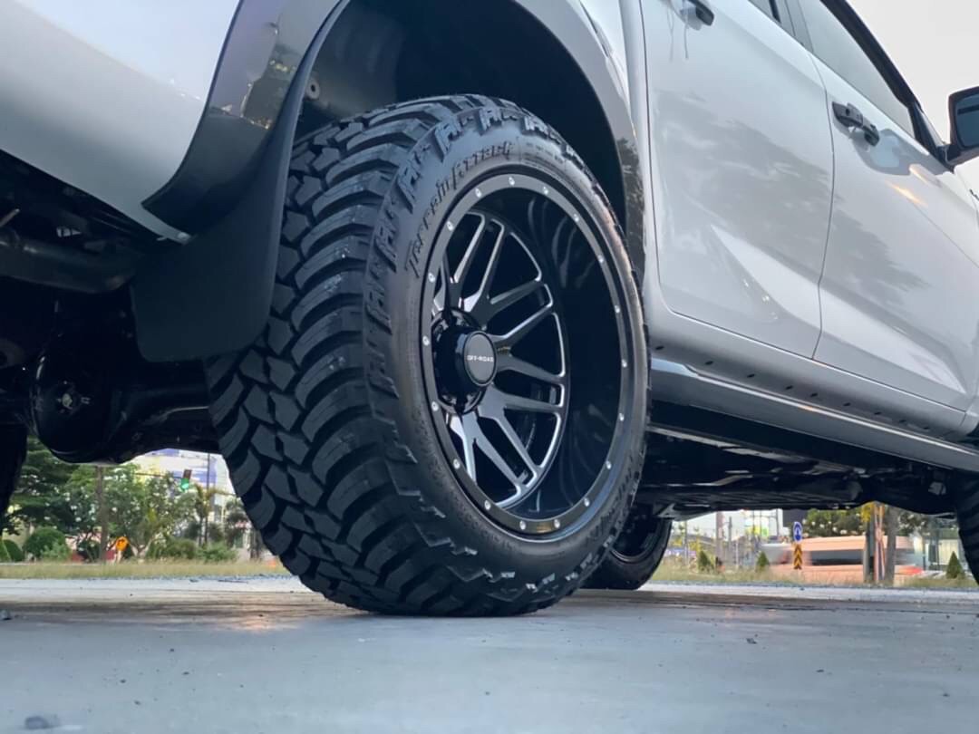 D-MAX มาไกลจากอุบลราชธานี จัดทรงเมกาที่ STEP9