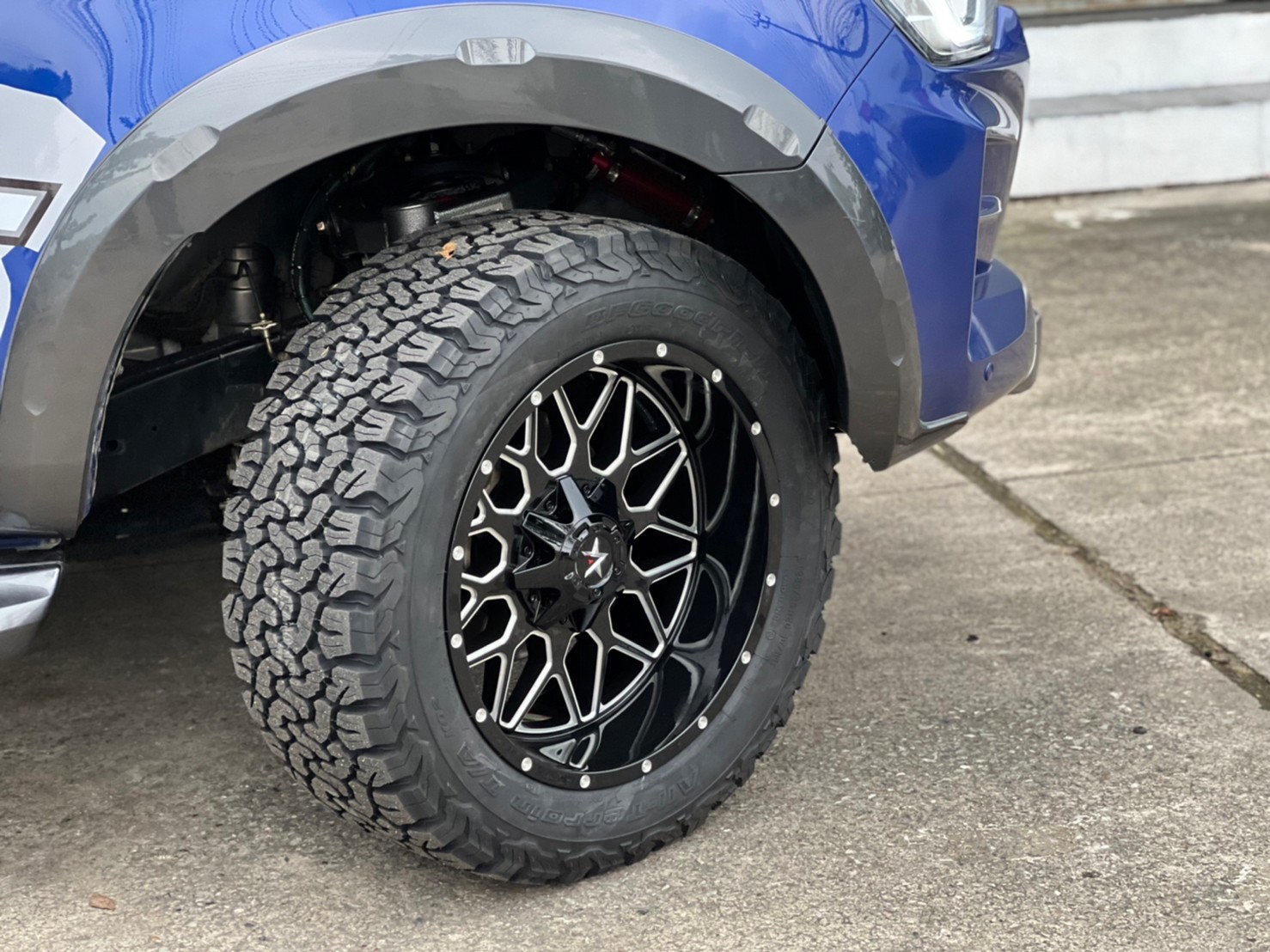 D-MAX ทรงเมกา ขอบ20