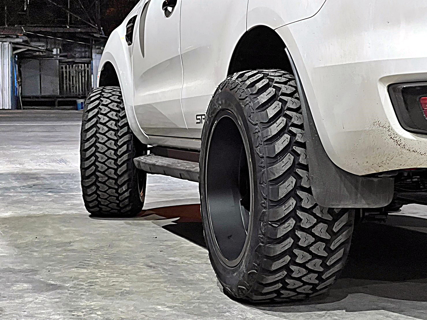 FORD EVEREST จองคิวมาจาก ราชบุรี แต่งแนวเมกาที่ STEP9