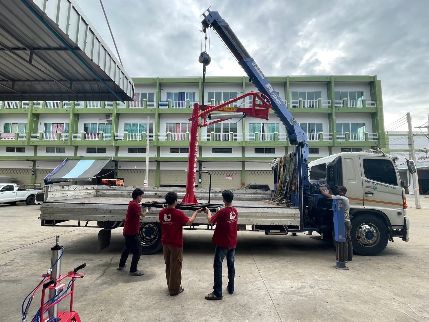 16906 เครื่องจับขับเคลื่อนด้วยลม ช่วยจับถุงปูน ถุงกระสอบ ถุงทราย ช่วยย้ายเข้าออกสะดวก ST-100