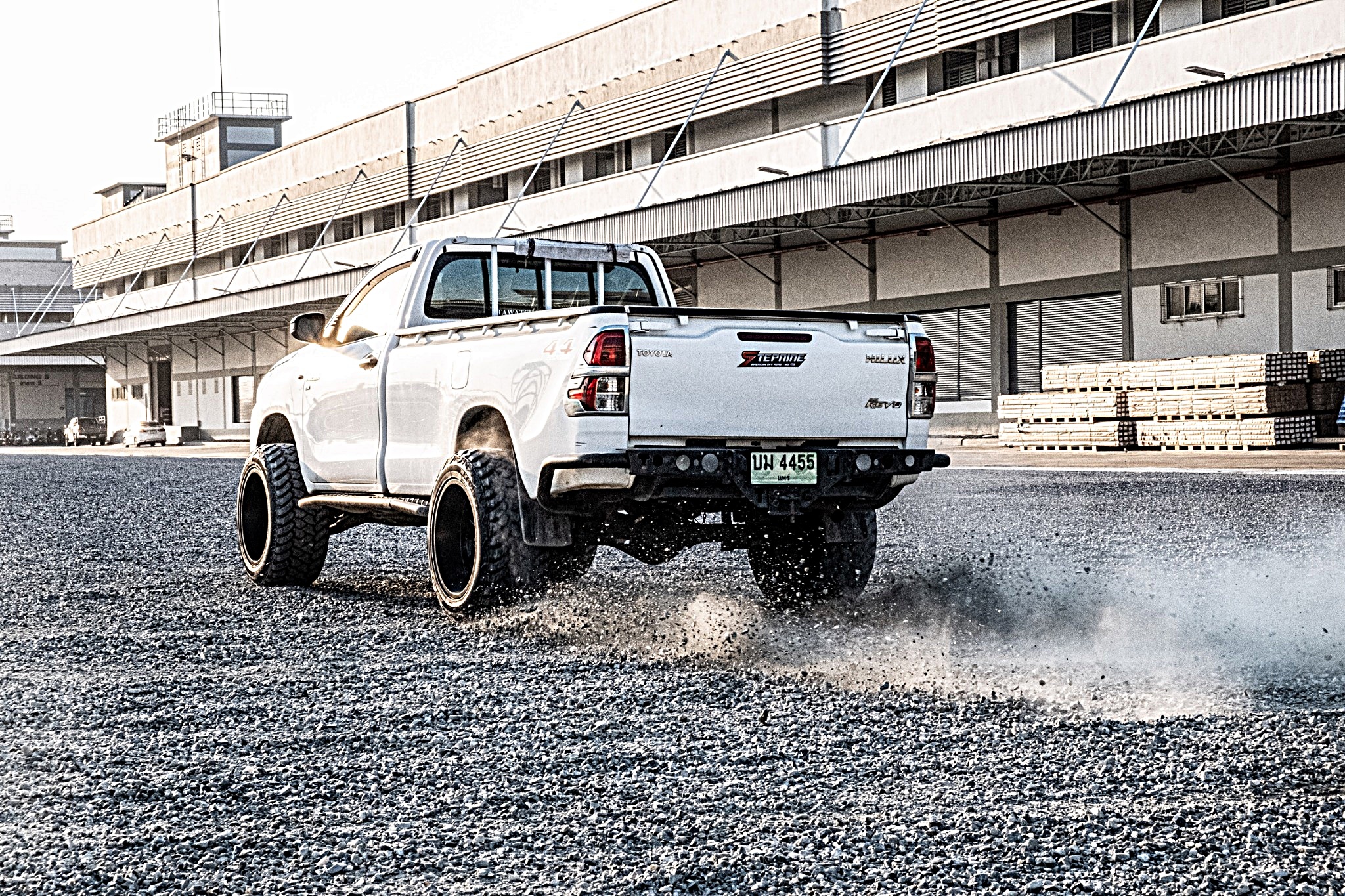 REVO หัวเดียว จองคิวจากแพร่ ทำทรงเมกาที่ STEP9