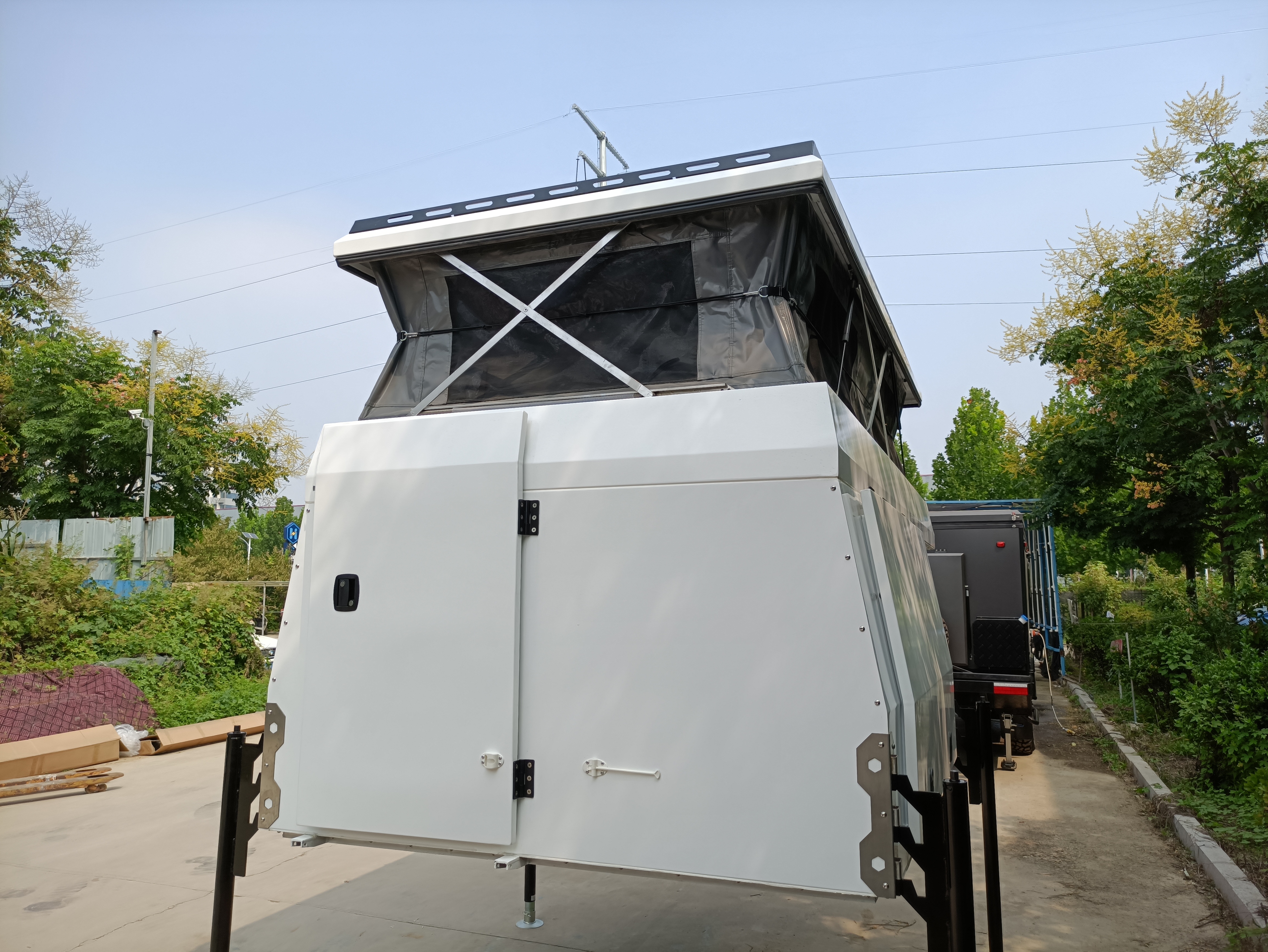 HORIZON SEEKER Truck Camper