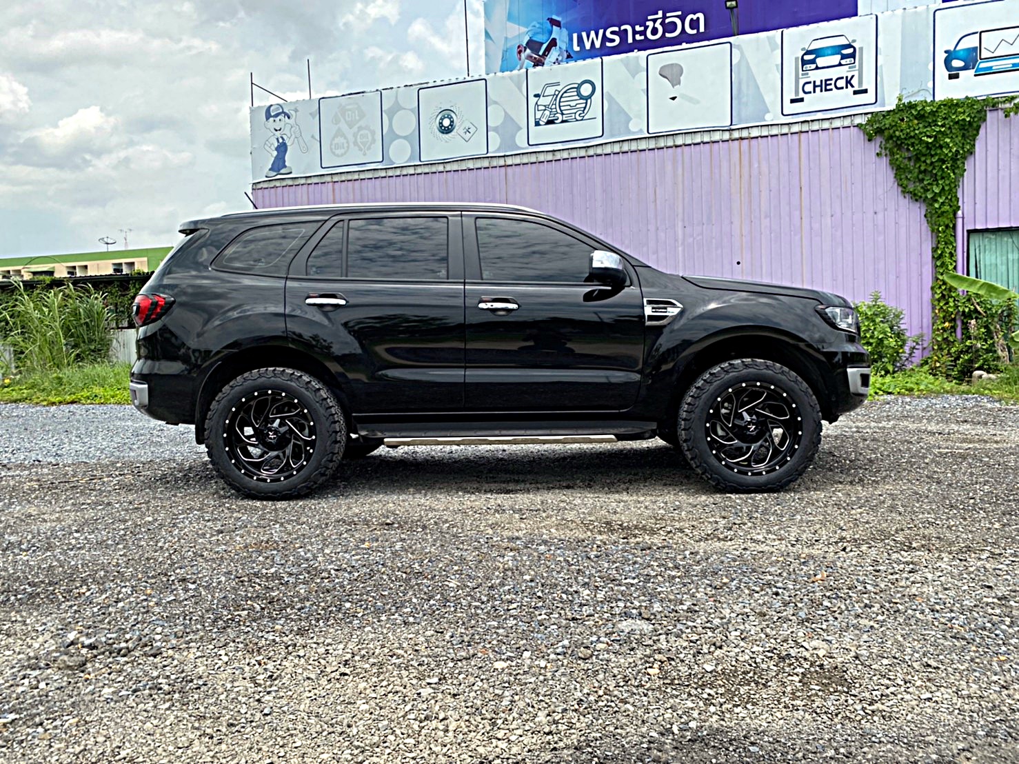 FORD EVEREST ป้ายแดงจัดล้อ20 แบบไม่ยก