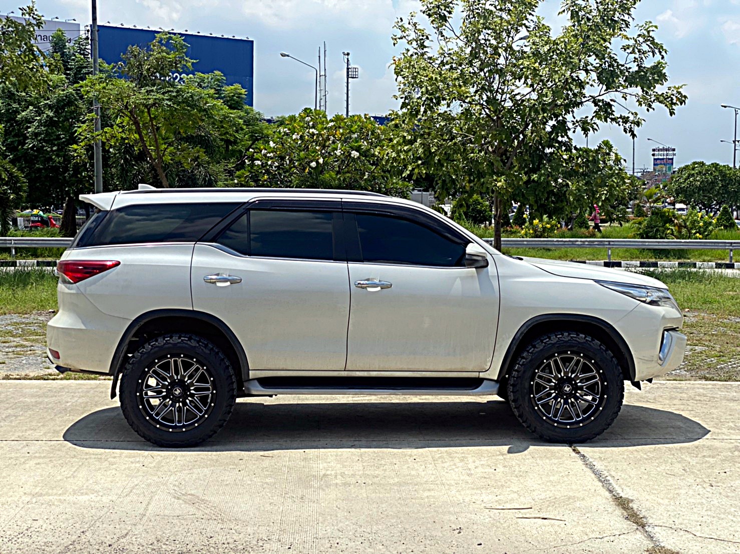 FORTUNER ล้อขอบ20 OFFROAD ที่ STEP9