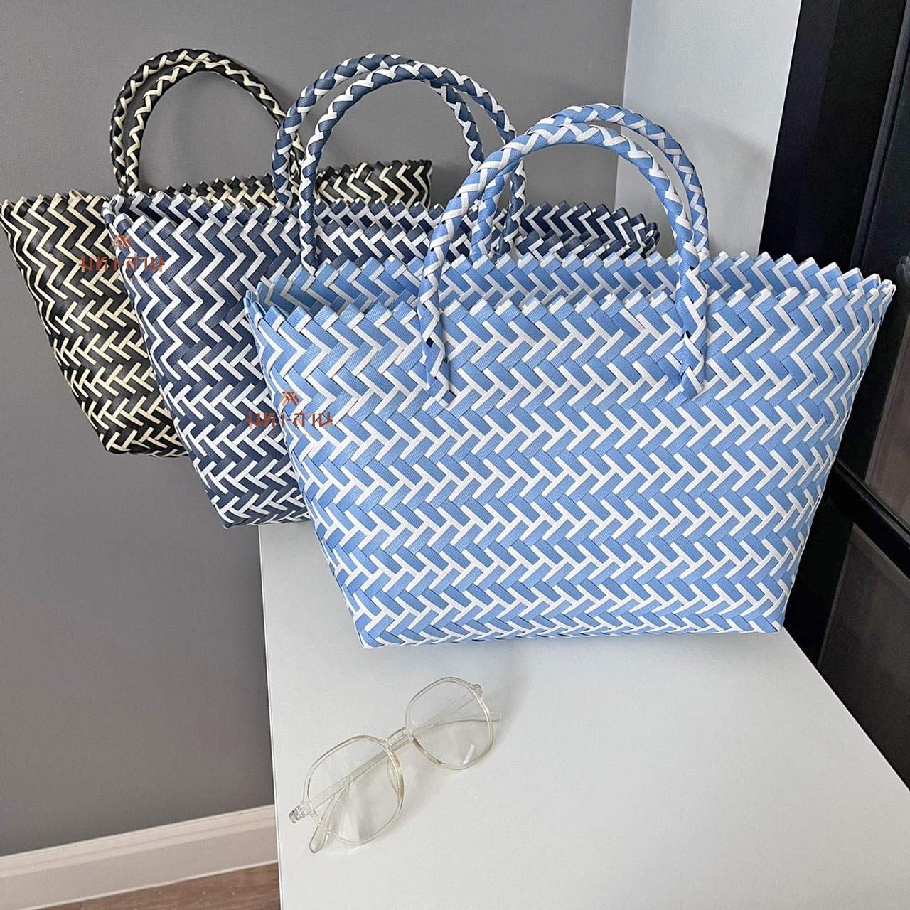 กระเป๋าสานพลาสติก ตะกร้าสานพลาสติก เกาหลี มินิมอล จุของได้เยอะ ใส่เอกสาร กันน้ำ💘