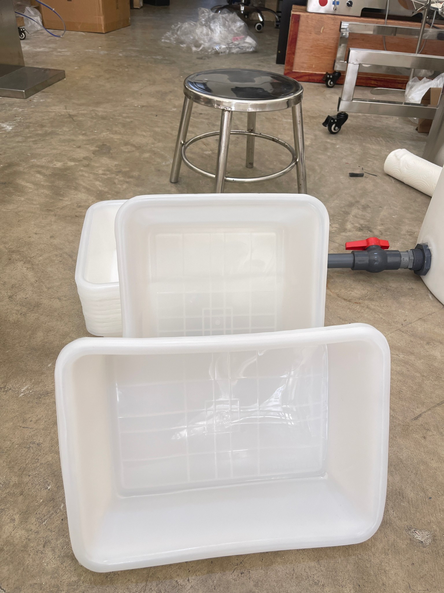 🌈ถาดตะกร้าพลาสติกทึบสีขาวทรงสี่เหลี่ยม ตะกร้าเก็บของ เนื้อ PP PE แข็งแรงทนทาน Plastic tray