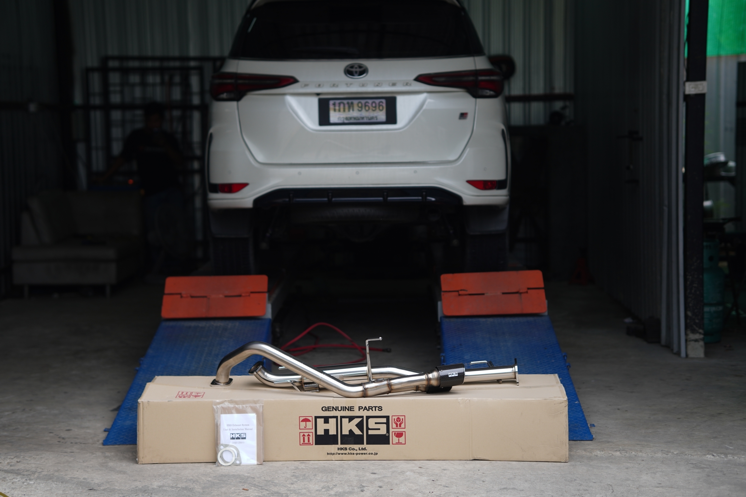 ท่อ HKS ใส่ FORTUNER ปลายคู่ออกข้างของแท้ที่ STEP9