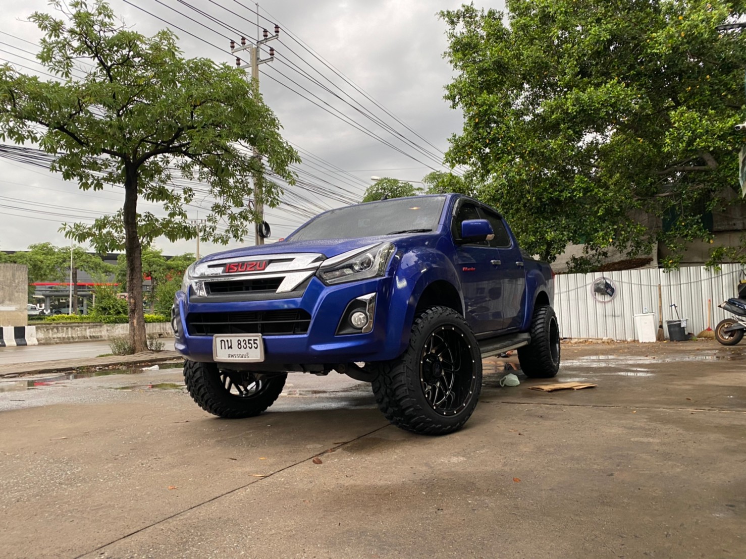 D-MAX มาจากสุพรรณบุรี จัดทรงเมกาที่ STEP9