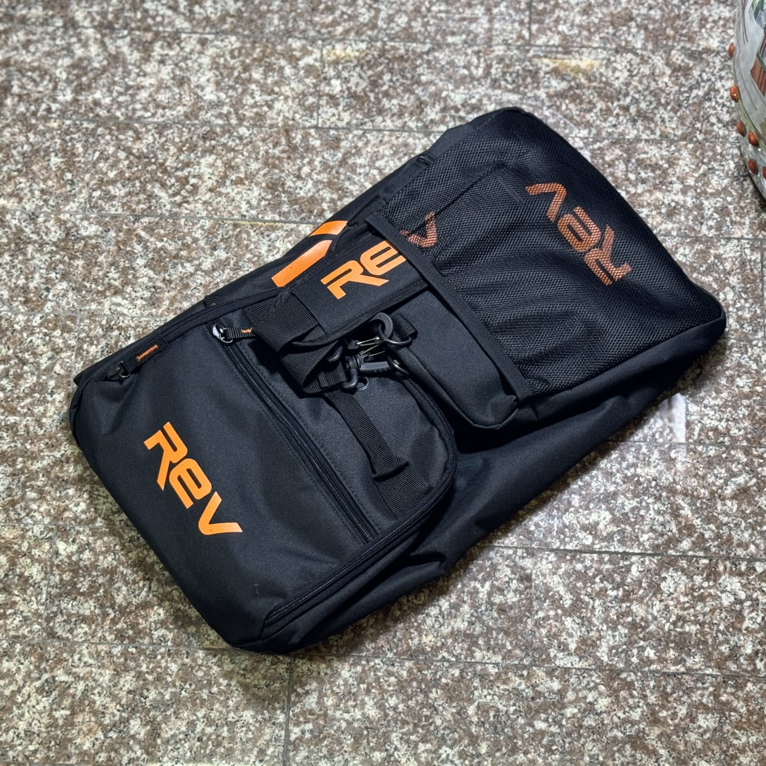 กระเป๋า REV RUNNR Duffle Bag ‘BLACK’ (41L)