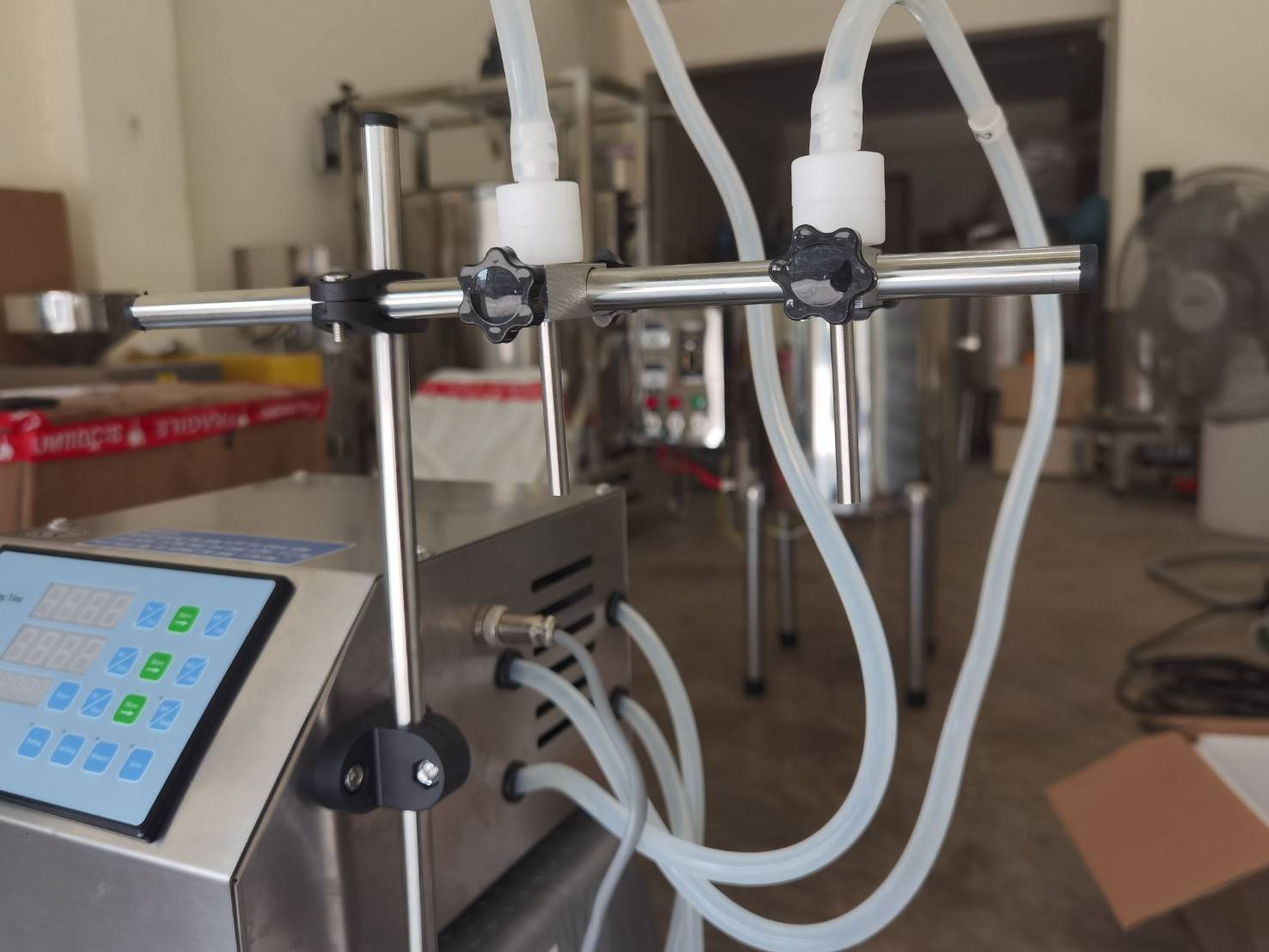 16540 2หัว เครื่องบรรจุของเหลว ตั้งค่าได้ตั้งแต่ 30-4000ml ZS-DPYT2P