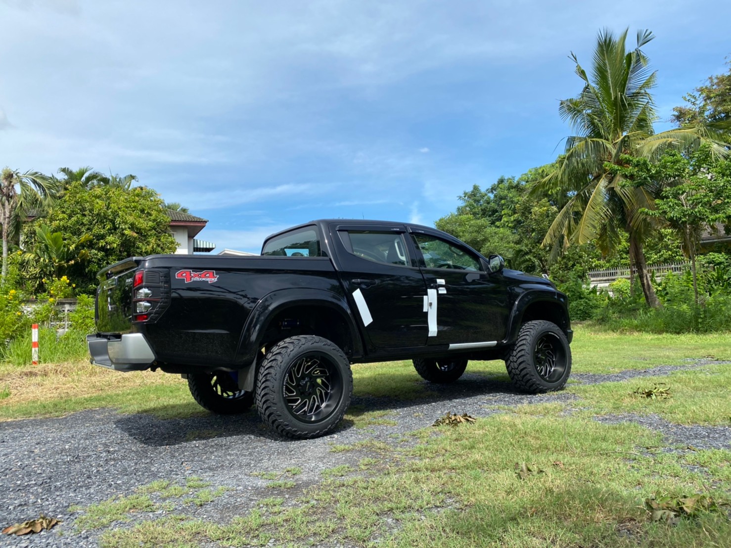 TRITON ป้ายแดงจัดทรงเมกาที่ STEP9