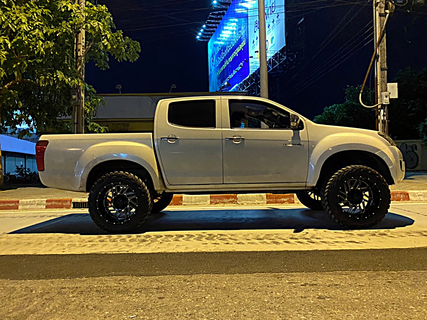 D-MAX ทรงเมกา จากราชบุรี STEP9 จัดเต็ม FULLSET