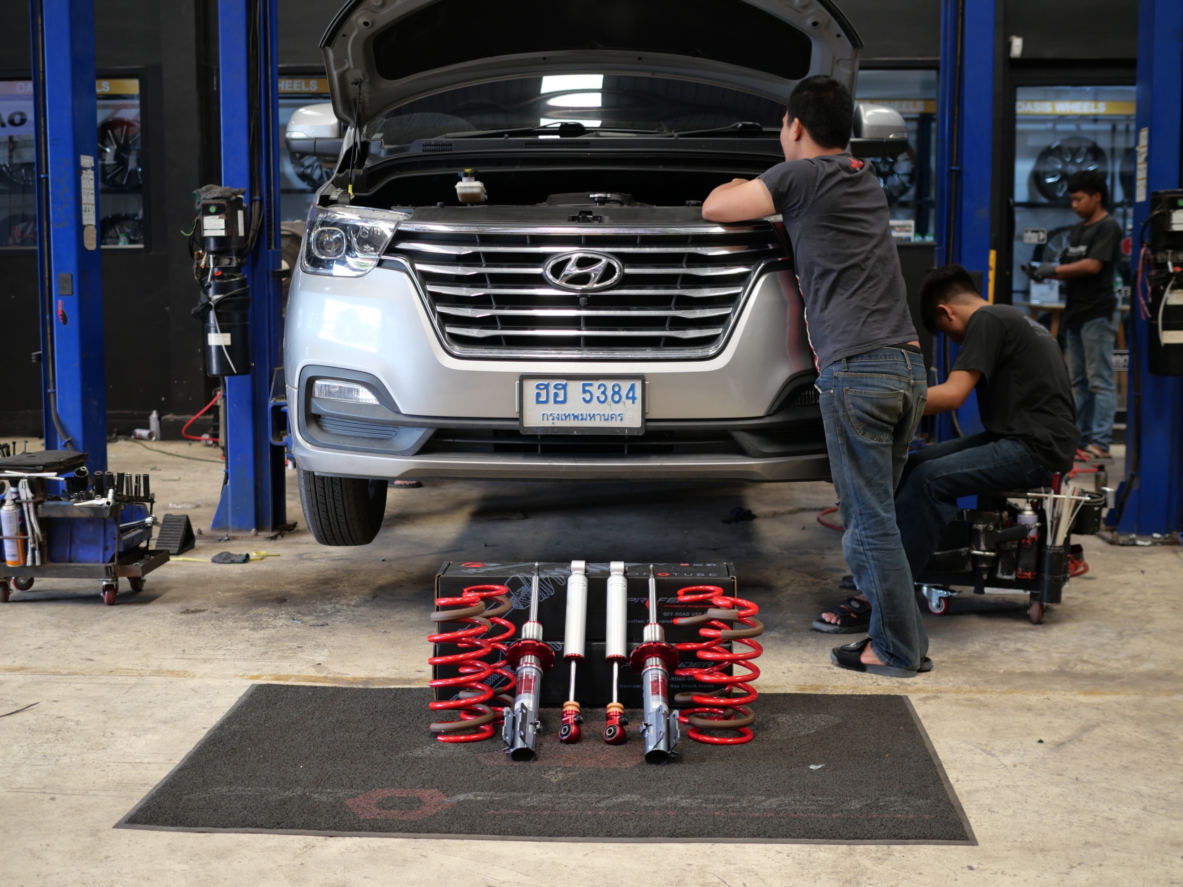 โช๊ค PROFENDER ใส่่ HYUNDAI H1 ปรับนุ่ม16ระดับที่ STEP9