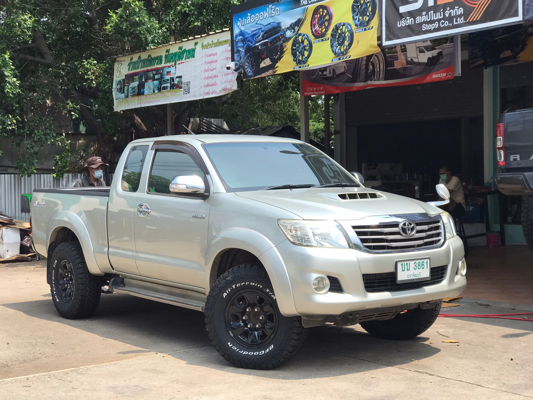 BF GOODRICH KO2 265/75-16 ราคาถูก