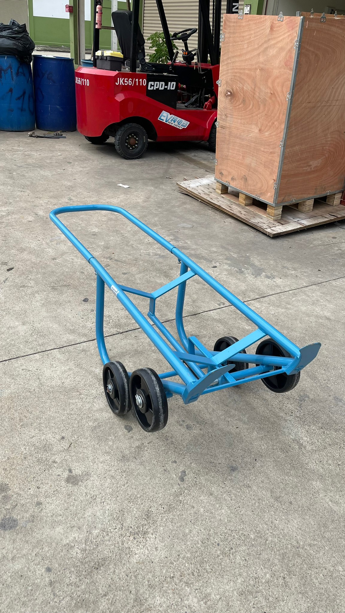 รถเข็นอเนกประสงค์ถังเคมี 200ลิตร พร้อมเท่ลงได้ในตัว 4 ล้อ DF20