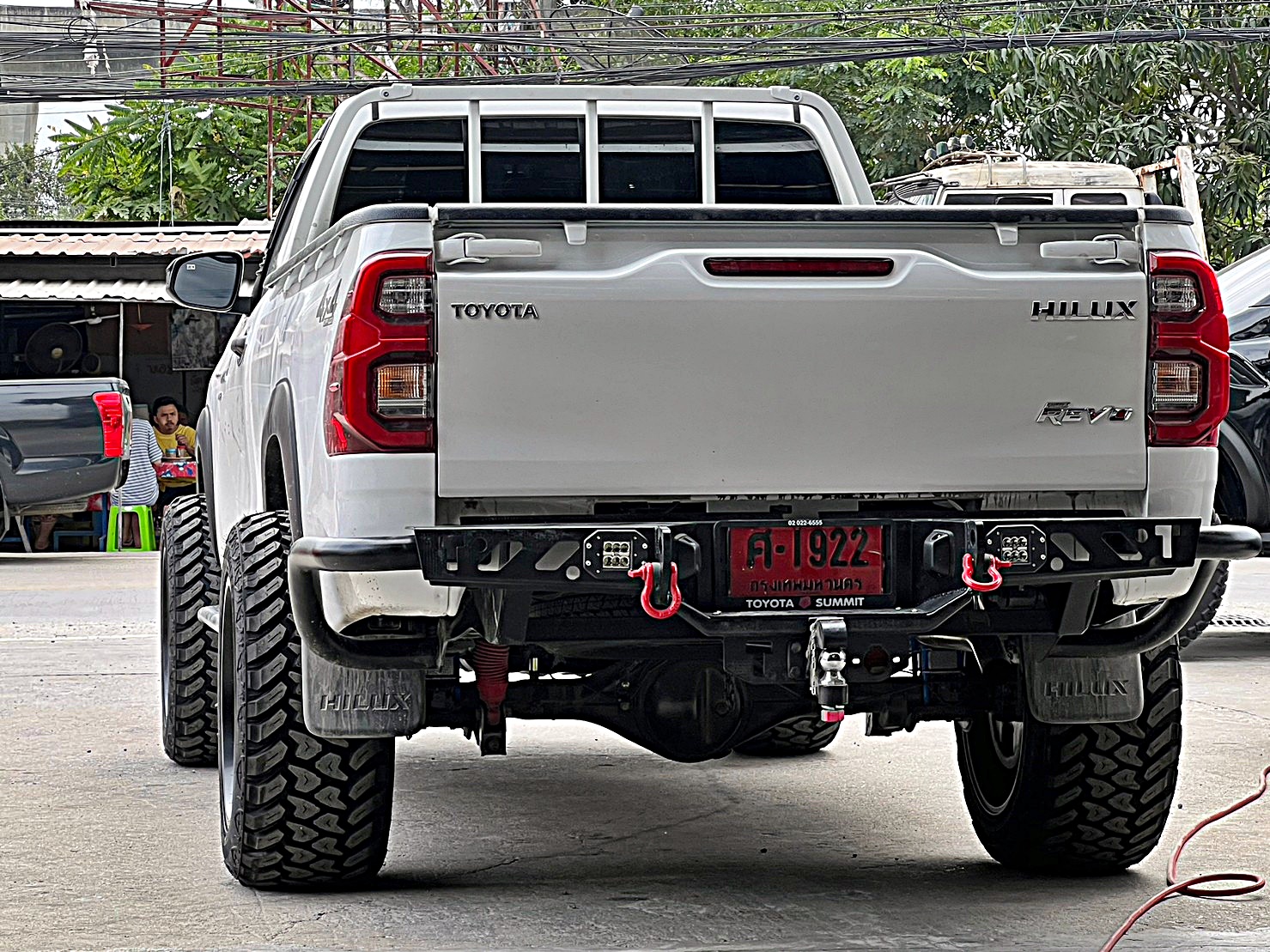 TOYOTA REVO แต่งทรงเมกาที่ STEP9