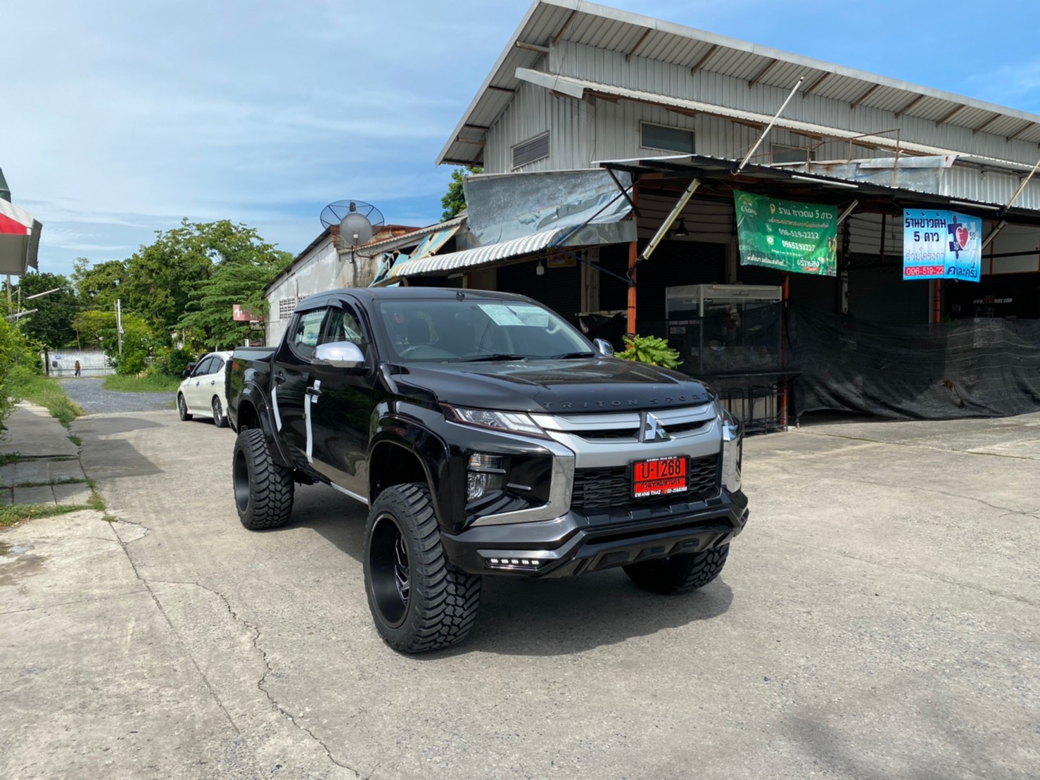 TRITON ป้ายแดงจัดทรงเมกาที่ STEP9